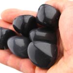 Obsydian naturalny – surowa bryłka – ochrona i oczyszczenie