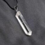 Naszyjnik z kryształem górskim – naturalny – klarowność umysłu i oczyszczenie