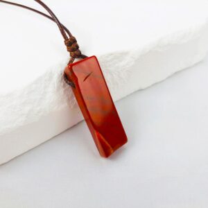 Naszyjnik z czerwonym jaspisem geometrycznym