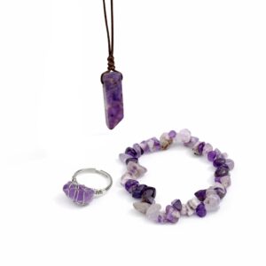 Zestaw z ametystem: naszyjnik z fioletowym kryształem, bransoletka z kamyczków i pierścionek z naturalnym ametystem